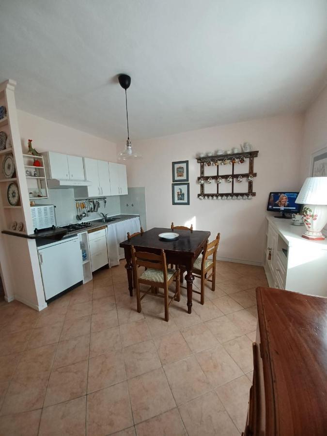 Casa Vacanze L'Acquerello ラーリ エクステリア 写真