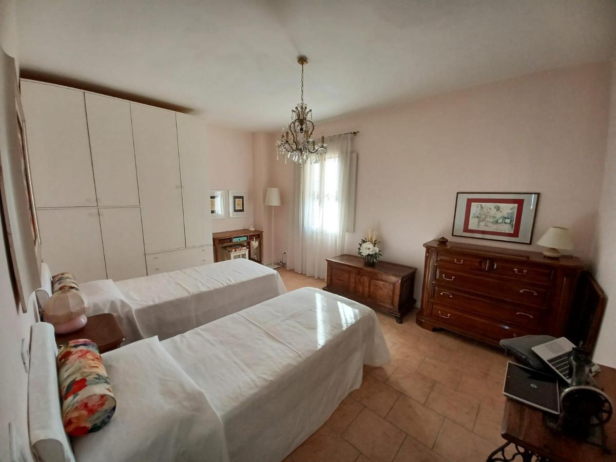 Casa Vacanze L'Acquerello ラーリ エクステリア 写真