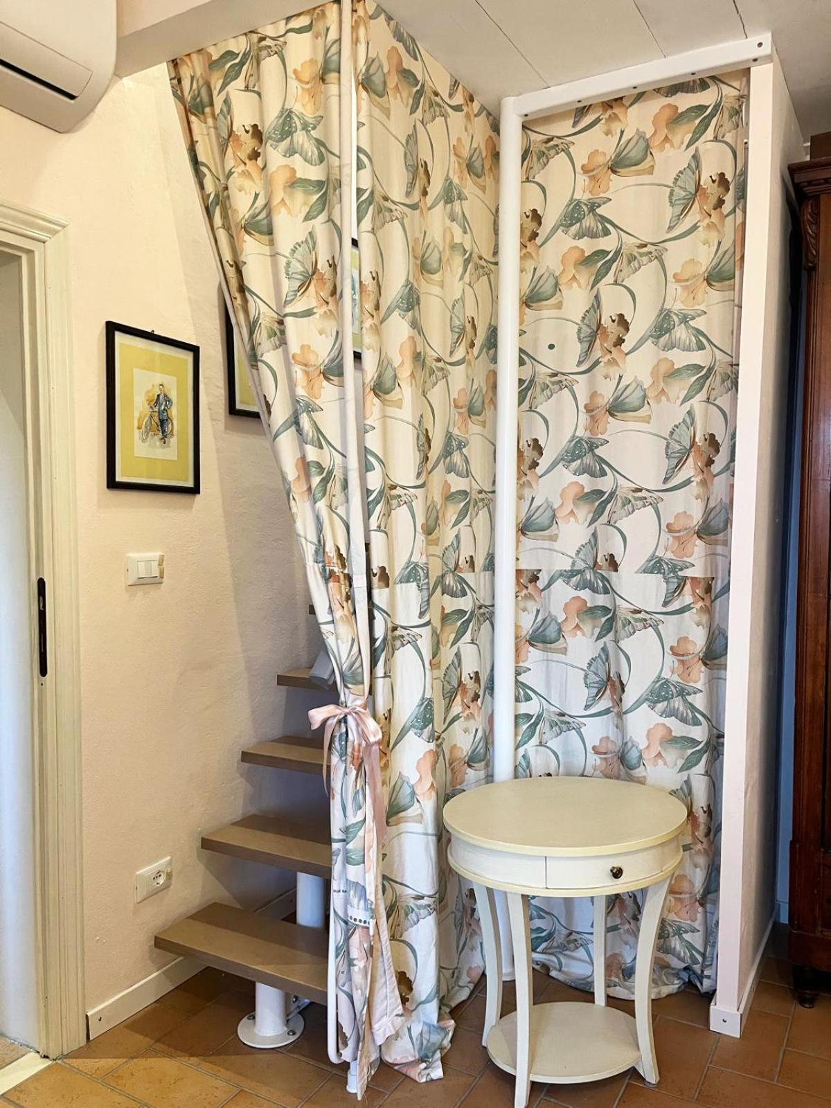 Casa Vacanze L'Acquerello ラーリ エクステリア 写真